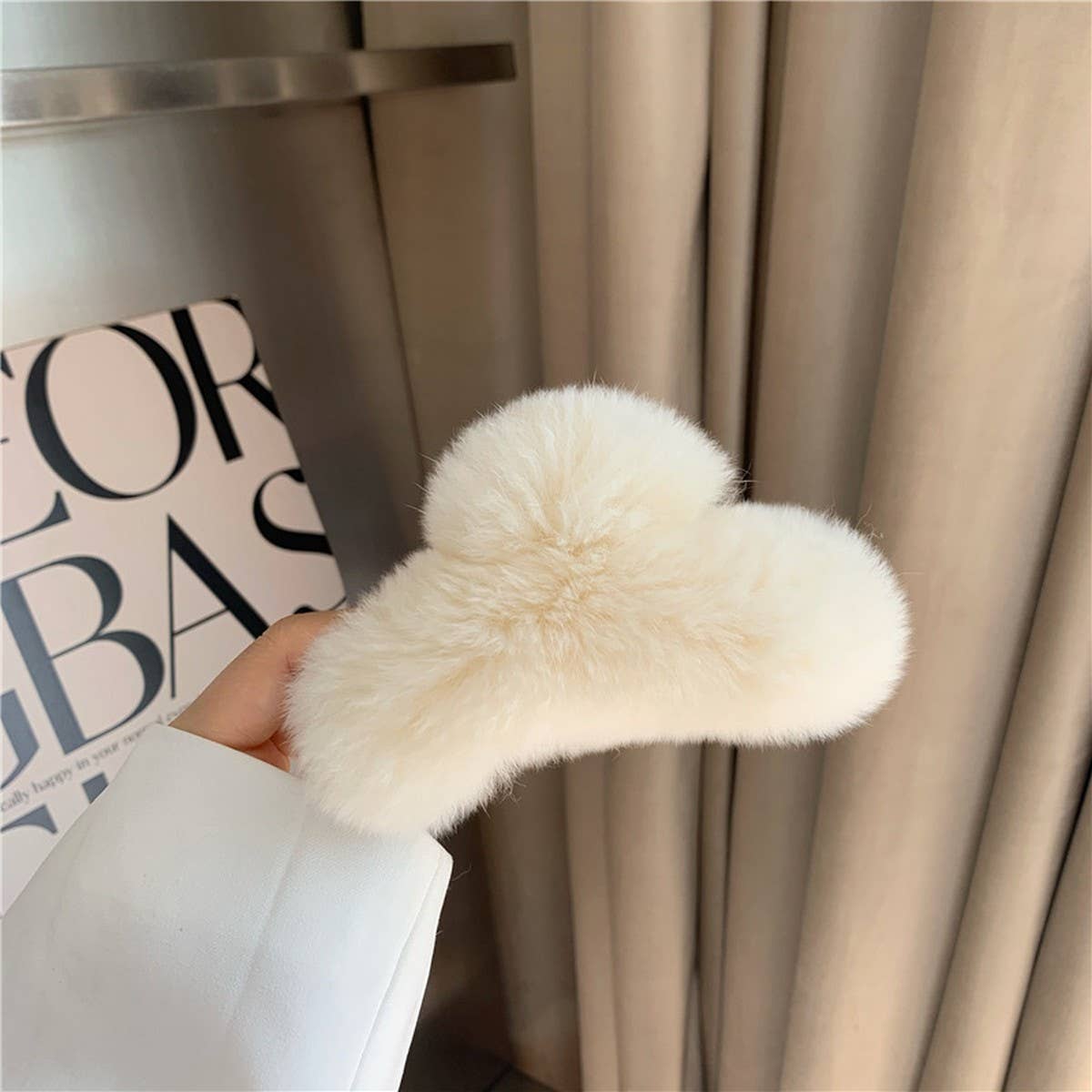Large Rabbit Fur Hair Claw - Fluffy Winter Clip_CWAHA3307