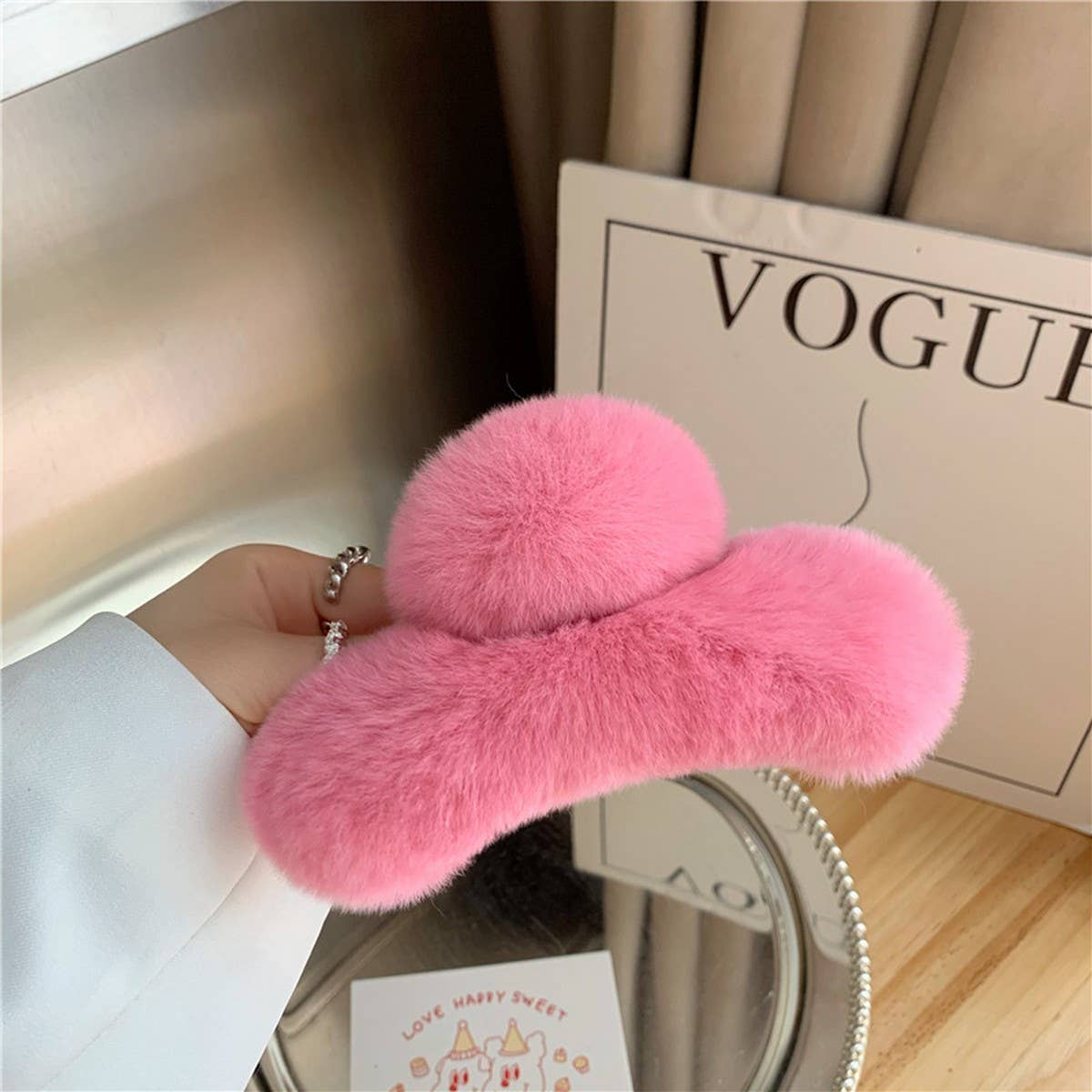 Large Rabbit Fur Hair Claw - Fluffy Winter Clip_CWAHA3307