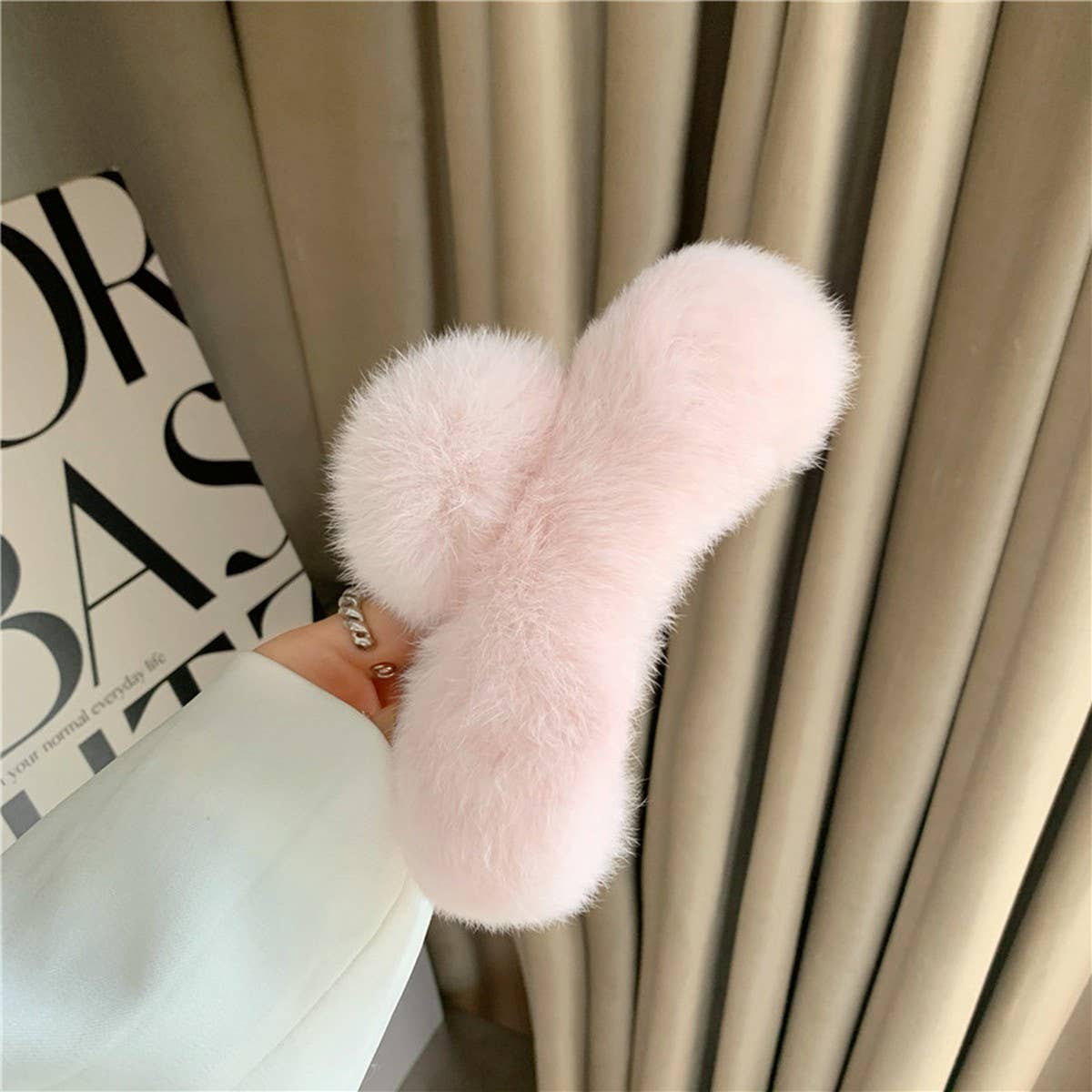 Large Rabbit Fur Hair Claw - Fluffy Winter Clip_CWAHA3307