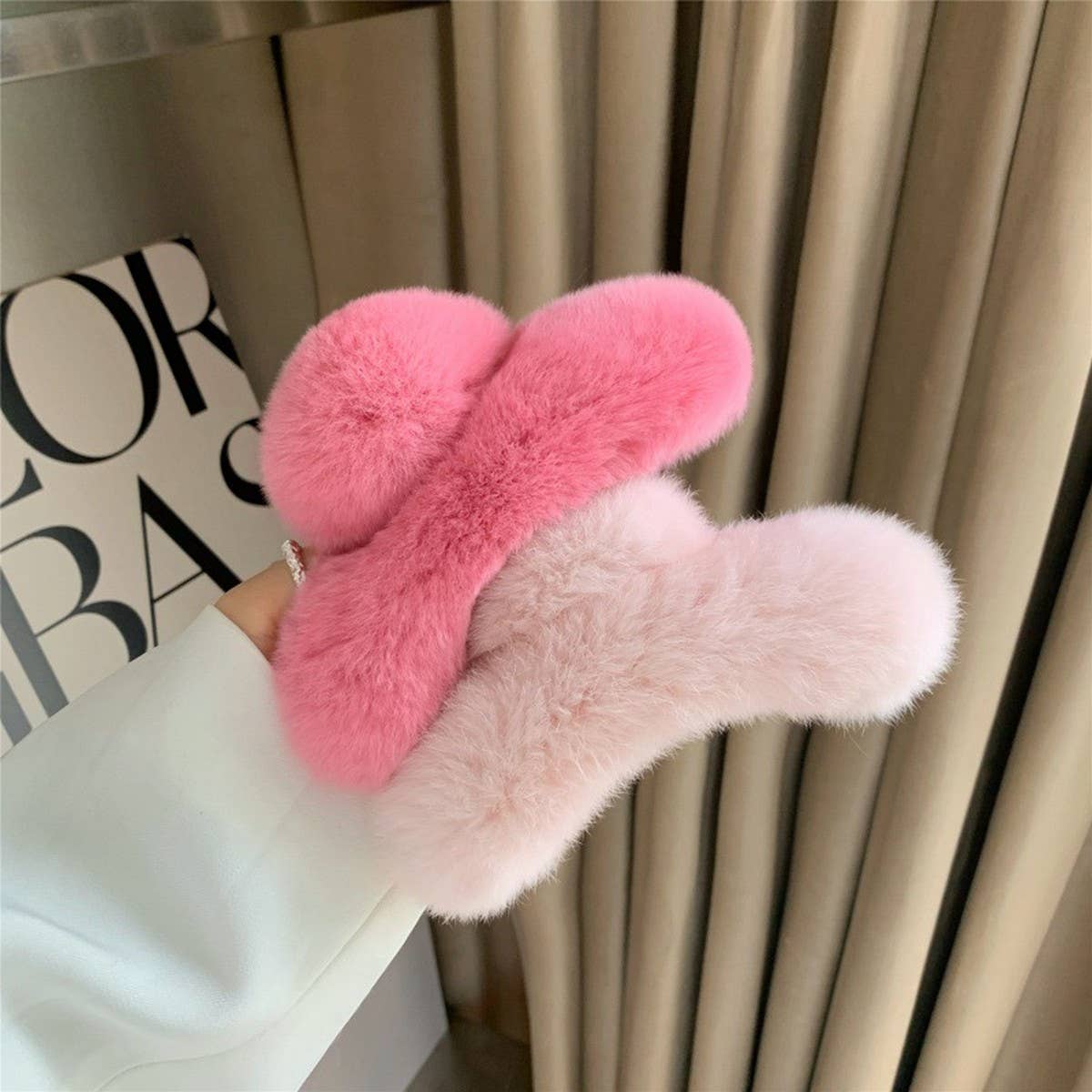 Large Rabbit Fur Hair Claw - Fluffy Winter Clip_CWAHA3307