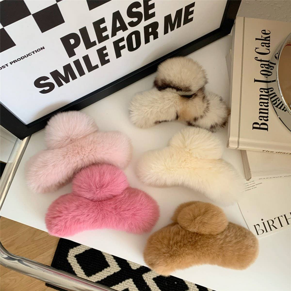 Large Rabbit Fur Hair Claw - Fluffy Winter Clip_CWAHA3307