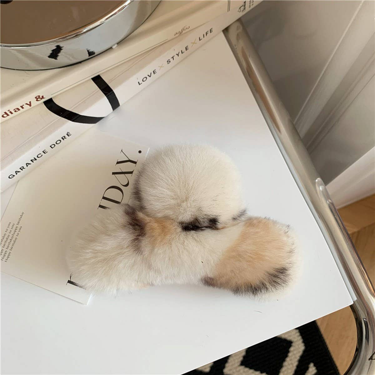 Large Rabbit Fur Hair Claw - Fluffy Winter Clip_CWAHA3307