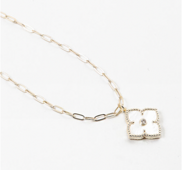 Mother of Pearl Clover with Stud