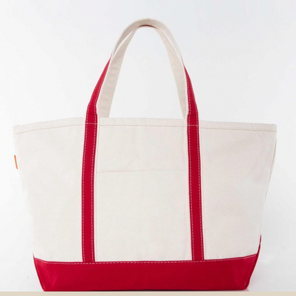 Personalized medium boat bag — lifestyle shot at beach